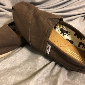 TOMS slip ons size 8W